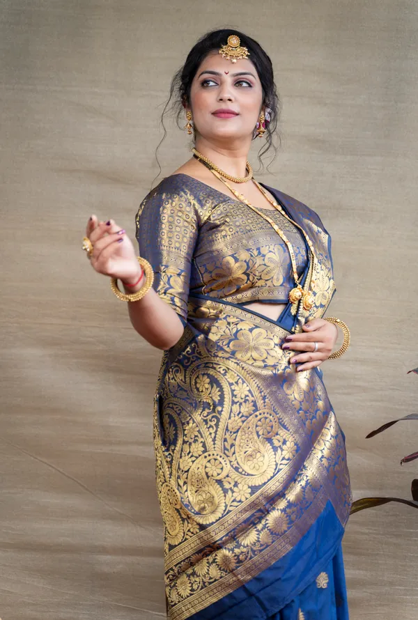 Navy_Blue_Pure_Paithani_Silk_Saree_With_Rich_Pallu_And_Unstiched_Blouse_Piece.